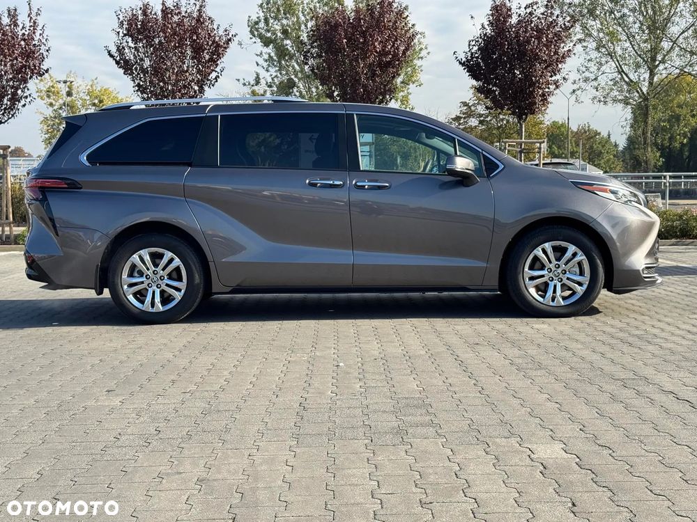 Toyota Sienna - 11