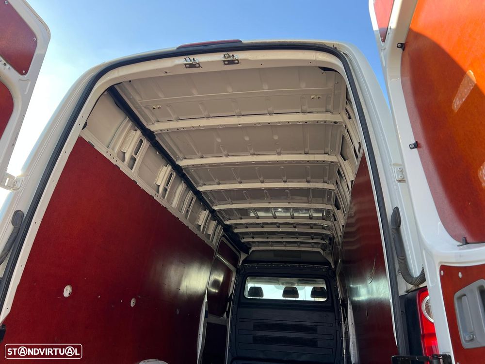 VW Crafter L4H3 - 2.0 TDI - 10