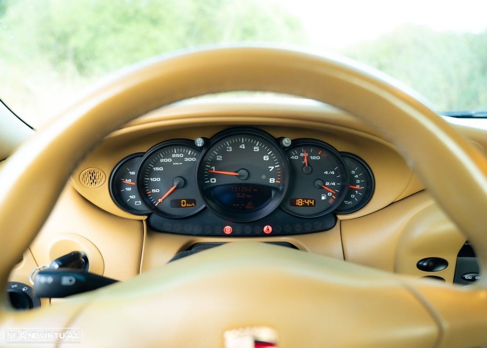 Porsche 911 (996) Carrera - 25