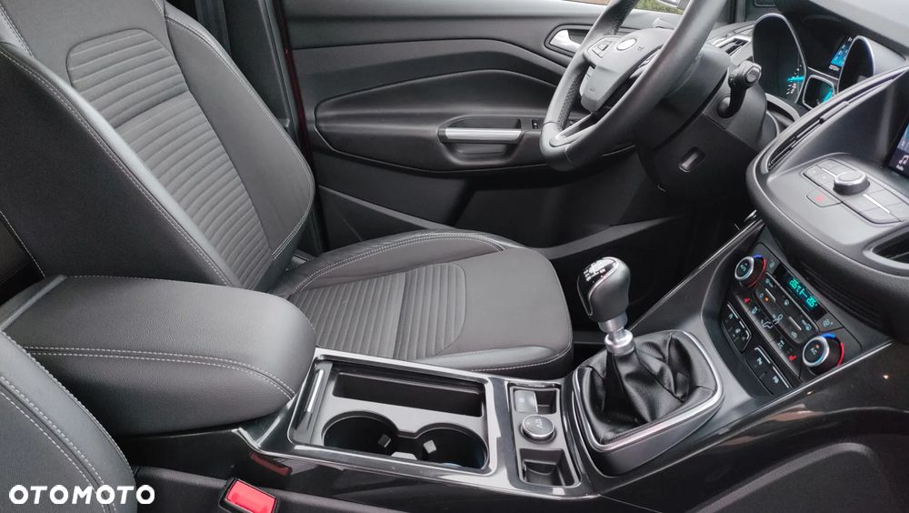 Ford Kuga 1.5 EcoBoost 2x4 Titanium - 19