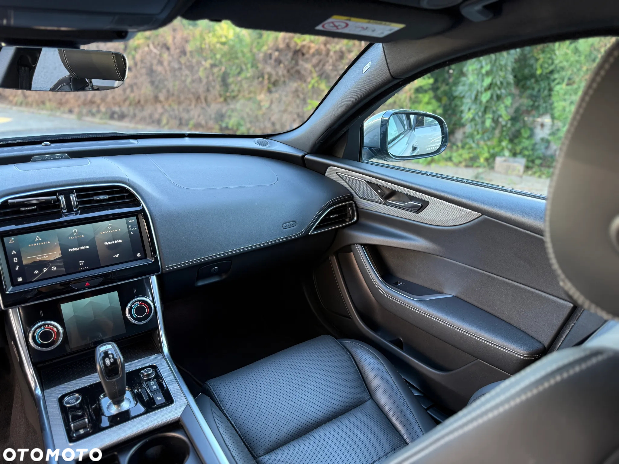 Jaguar XE 2.0 P250 R-Dynamic Black - 15