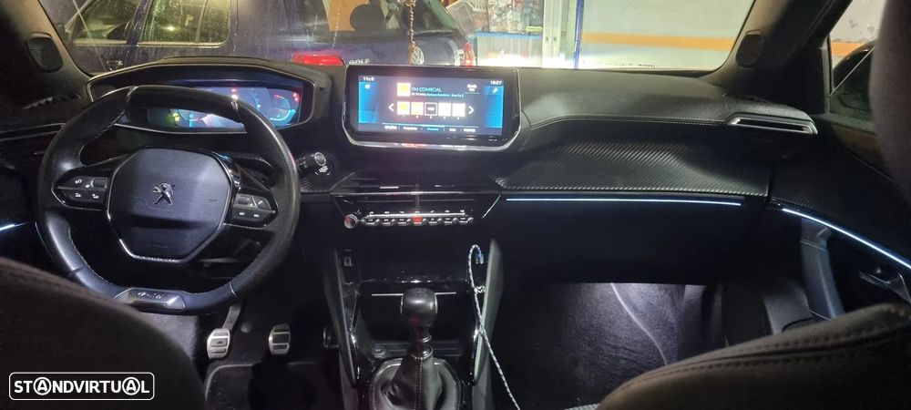 Peugeot 2008 1.2 PureTech GT Line - 8