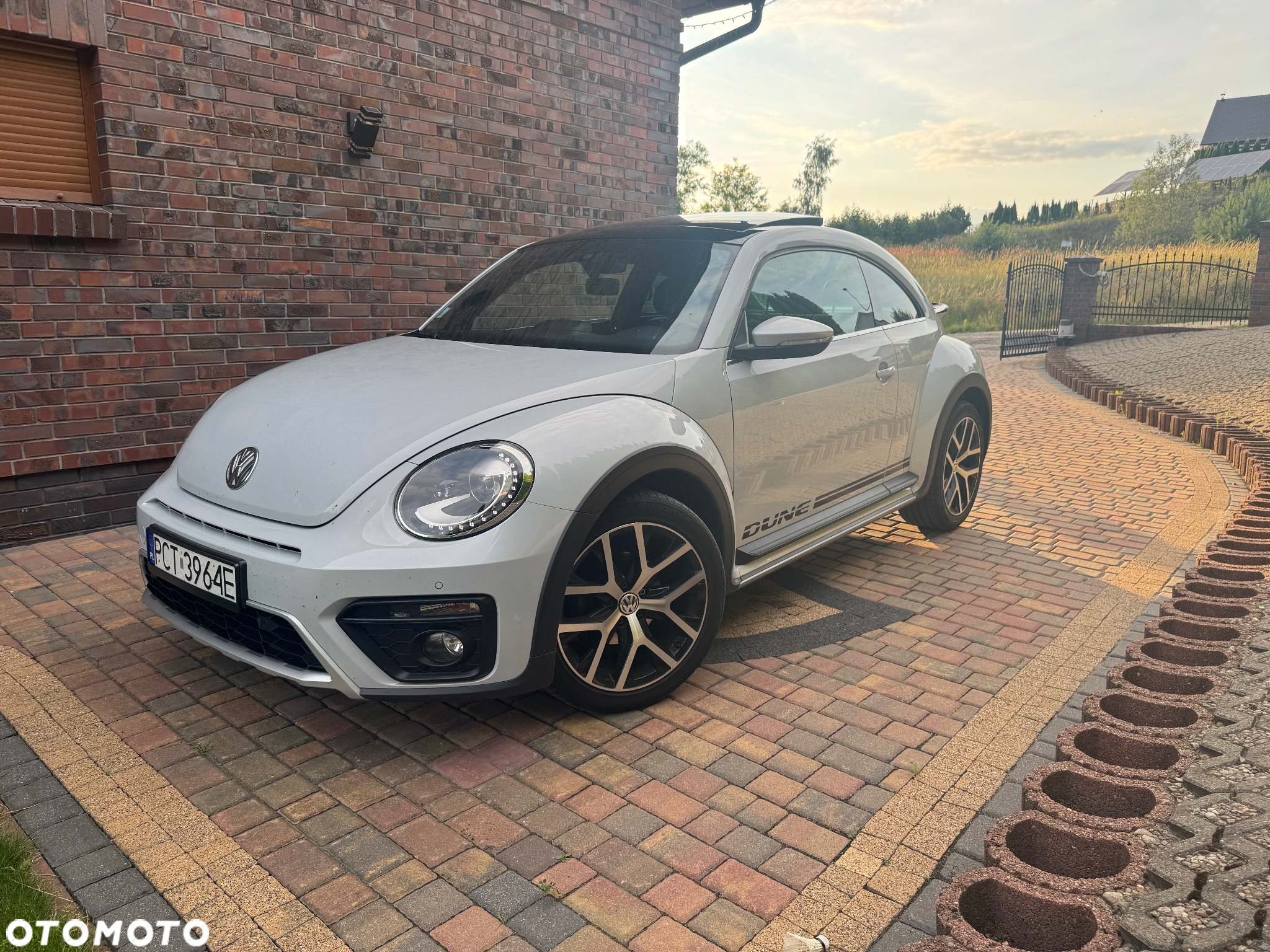 Volkswagen Beetle The 2.0 TDI DPF Blue Motion Technologie Dune - 4