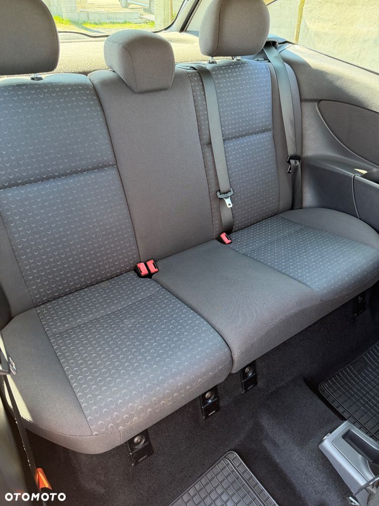 Ford Focus 1.6 16V Trend - 11