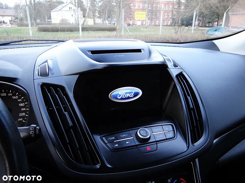 Ford Kuga 1.5 EcoBoost 2x4 Titanium - 29