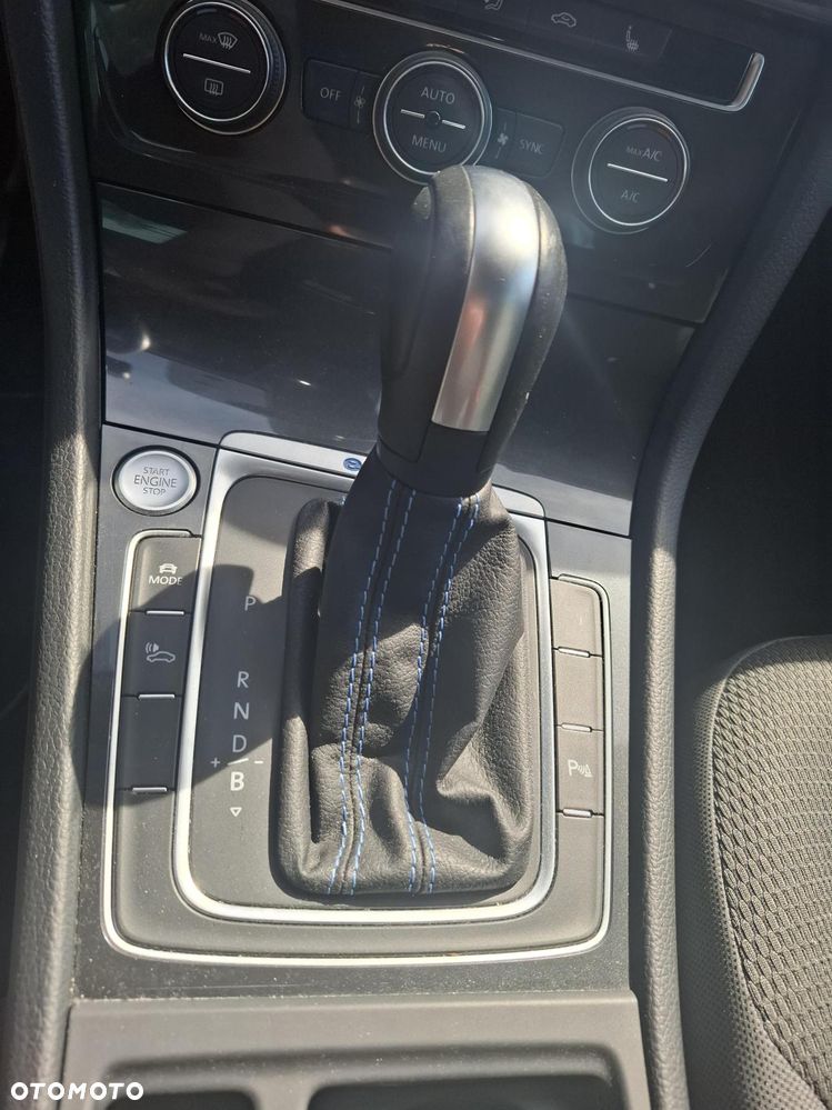 Volkswagen Golf - 10