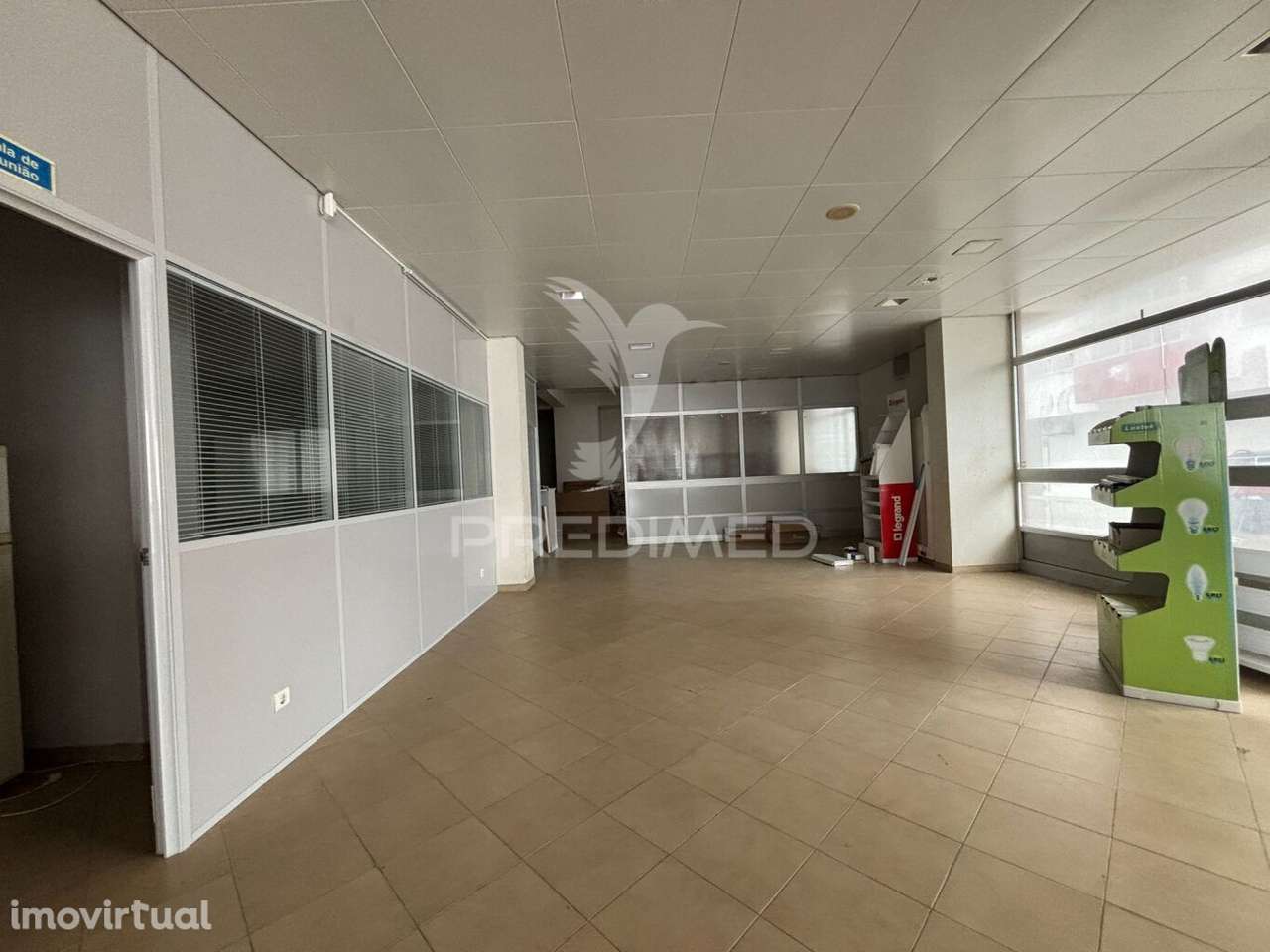 Loja e estacionamento Avenal - Grande imagem: 3/20