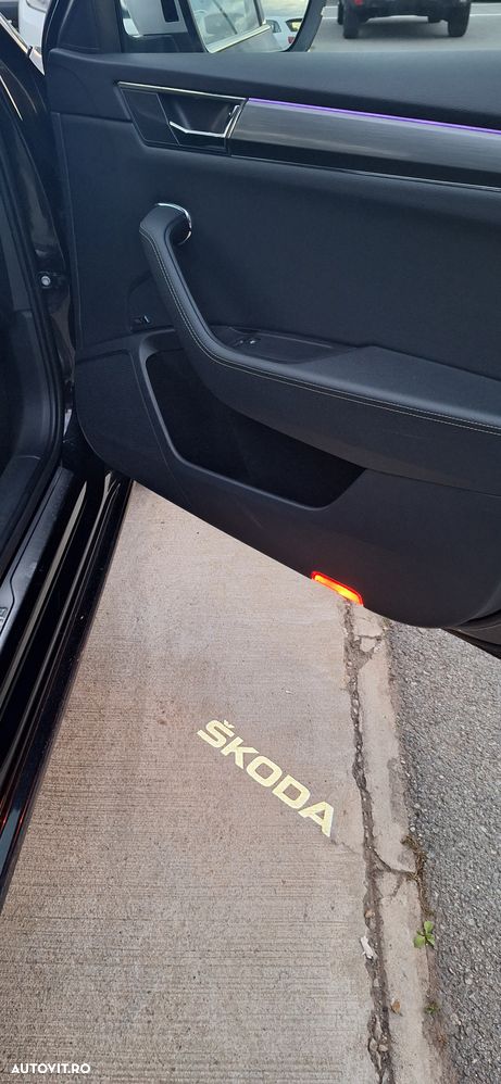 Skoda Superb Combi 2.0 TDI 4x4 DSG Scout - 23