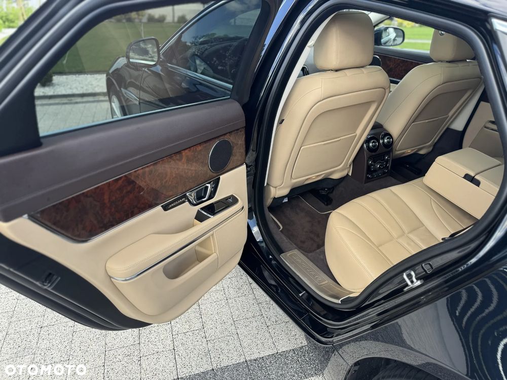 Jaguar XJ 3.0 V6 Premium Luxury - 32