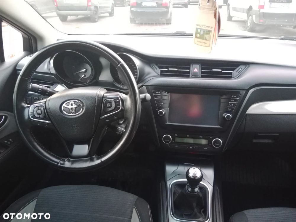 Toyota Avensis 2.0 D-4D Premium - 7