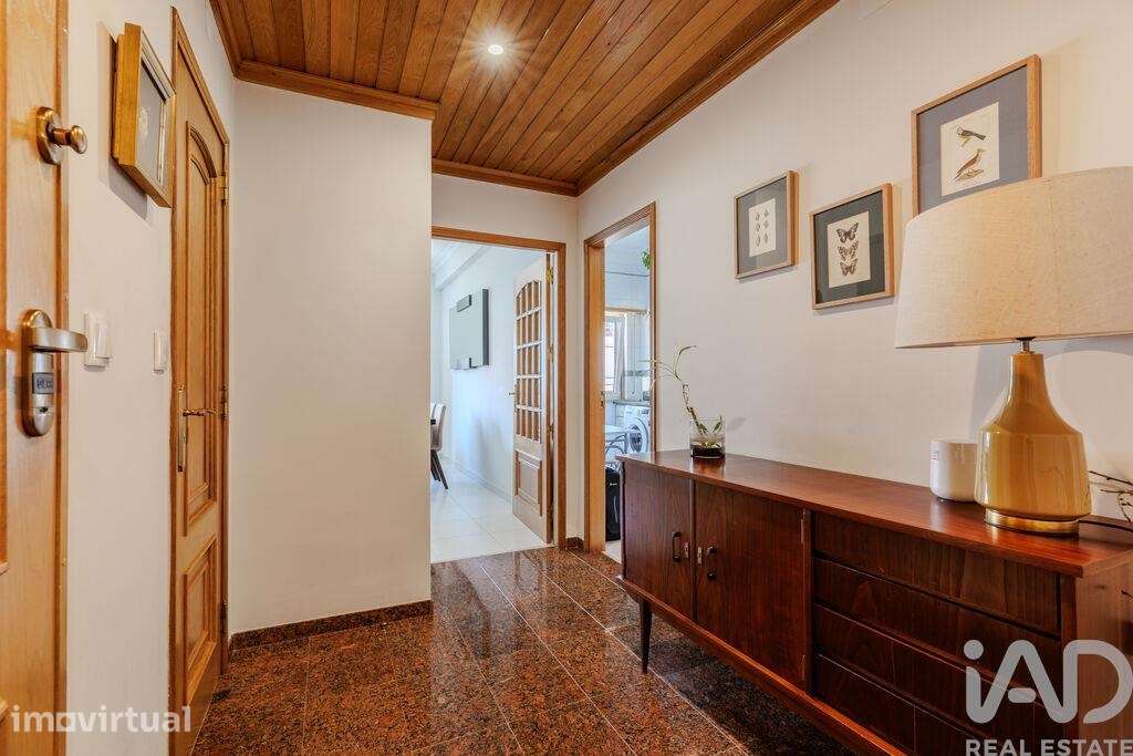 Apartamento T2 em Campo de Ourique - Grande imagem: 3/25