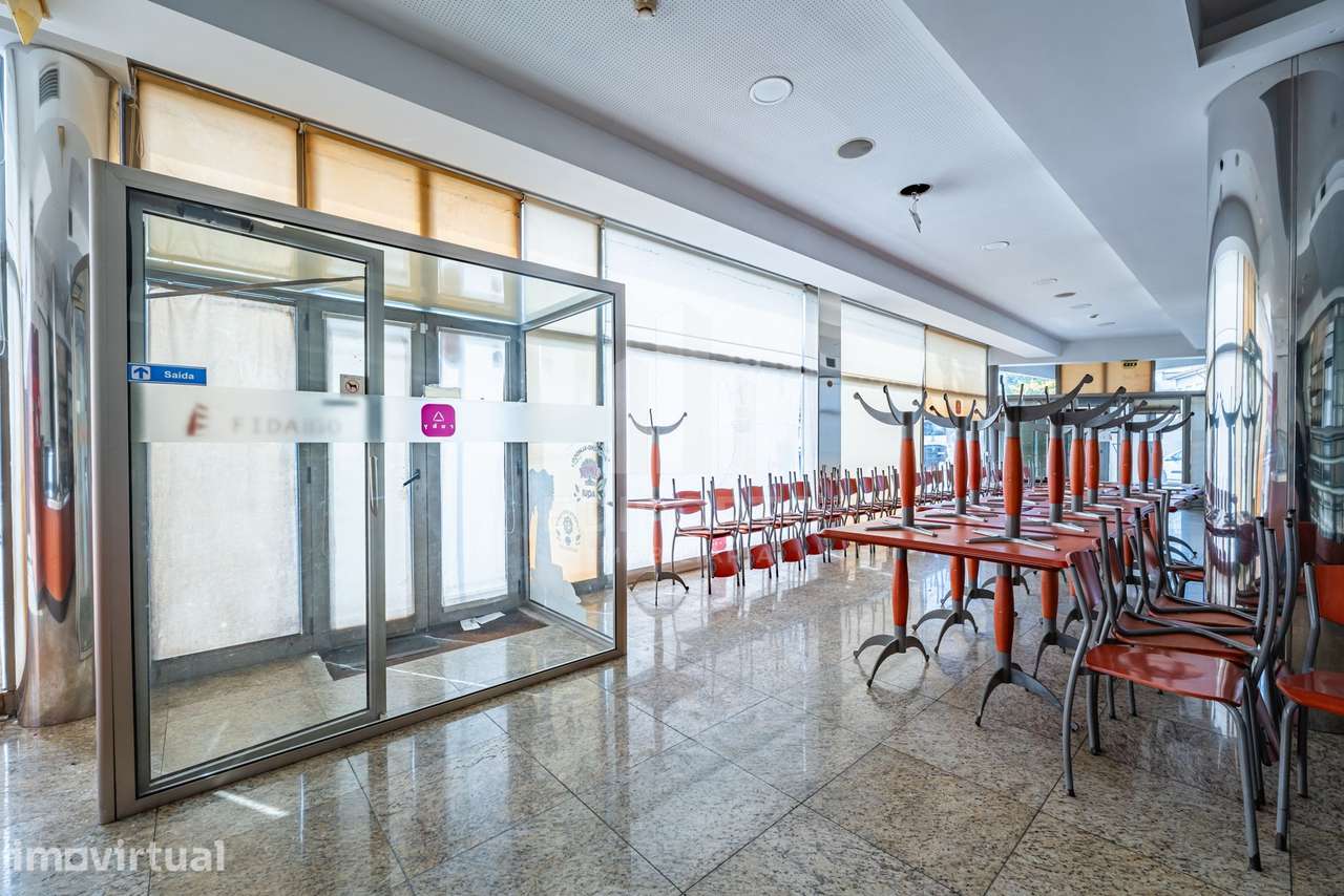 Café / Restaurante Totalmente Equipado e Pronto a Operar em Leça do Ba - Grande imagem: 2/31