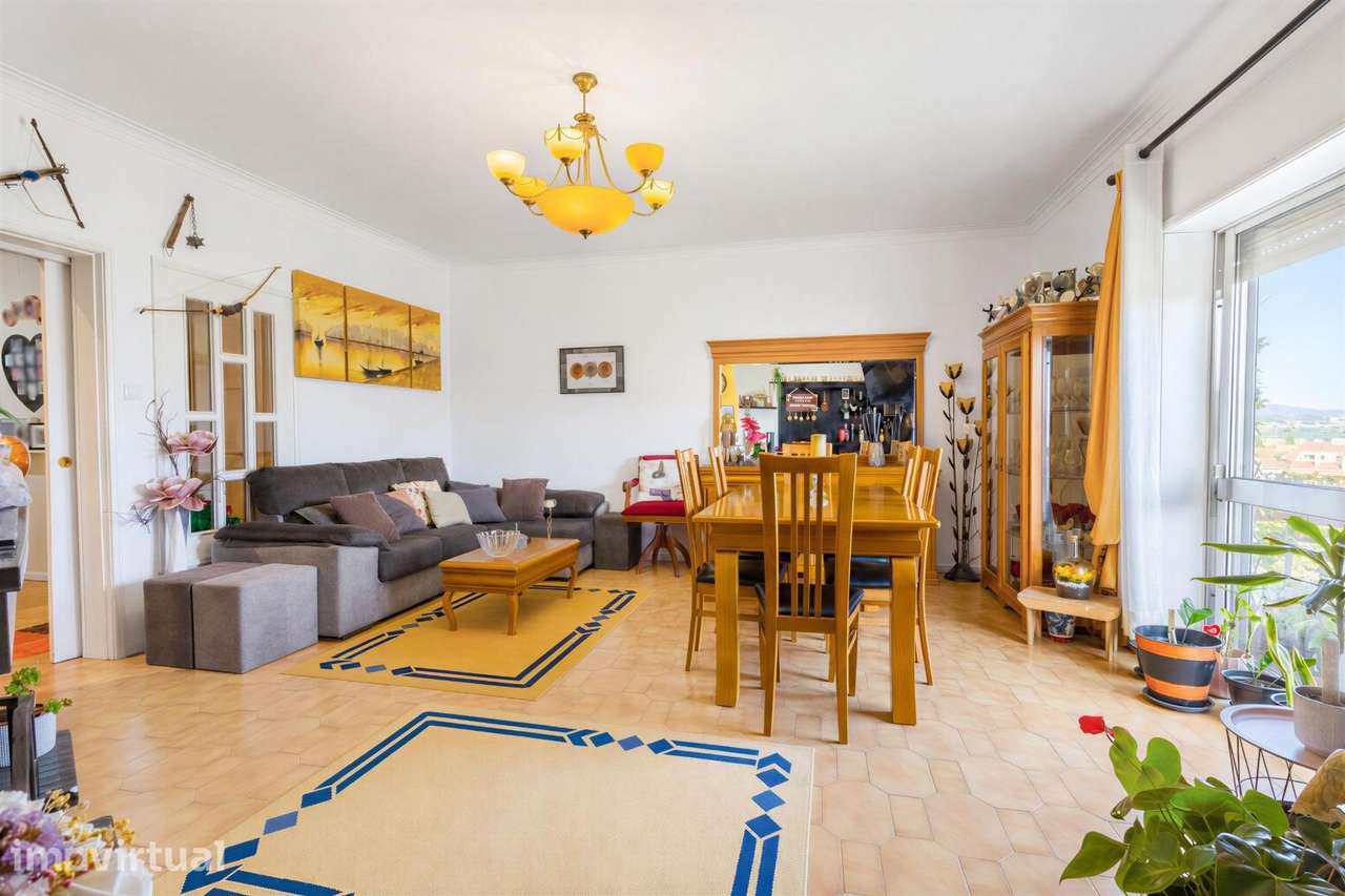 Apartamento de Grande Dimensão com Sótão Habitável –... - Grande imagem: 2/41