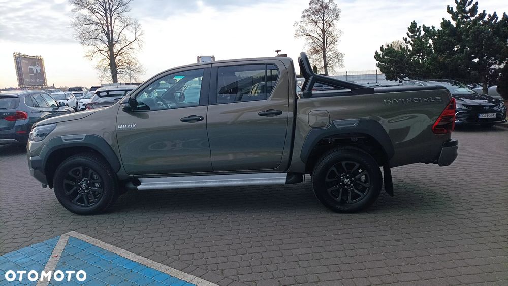 Toyota Hilux 2.8 D-4D Double Cab Invincible 4x4 - 5