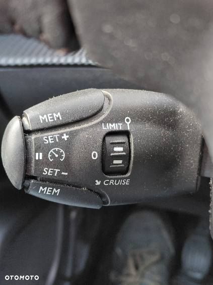 Peugeot 2008 1.2 PureTech Active S&S - 8
