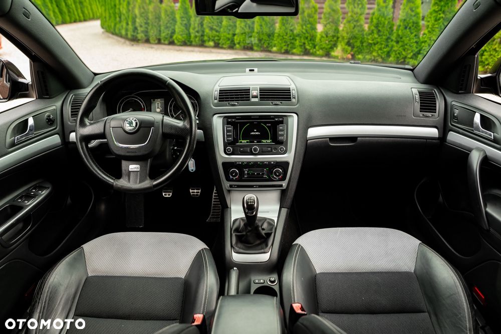 Skoda Octavia 2.0 TSI RS - 30