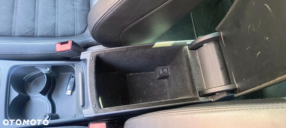 Volkswagen Passat 2.0 TDI Highline - 16