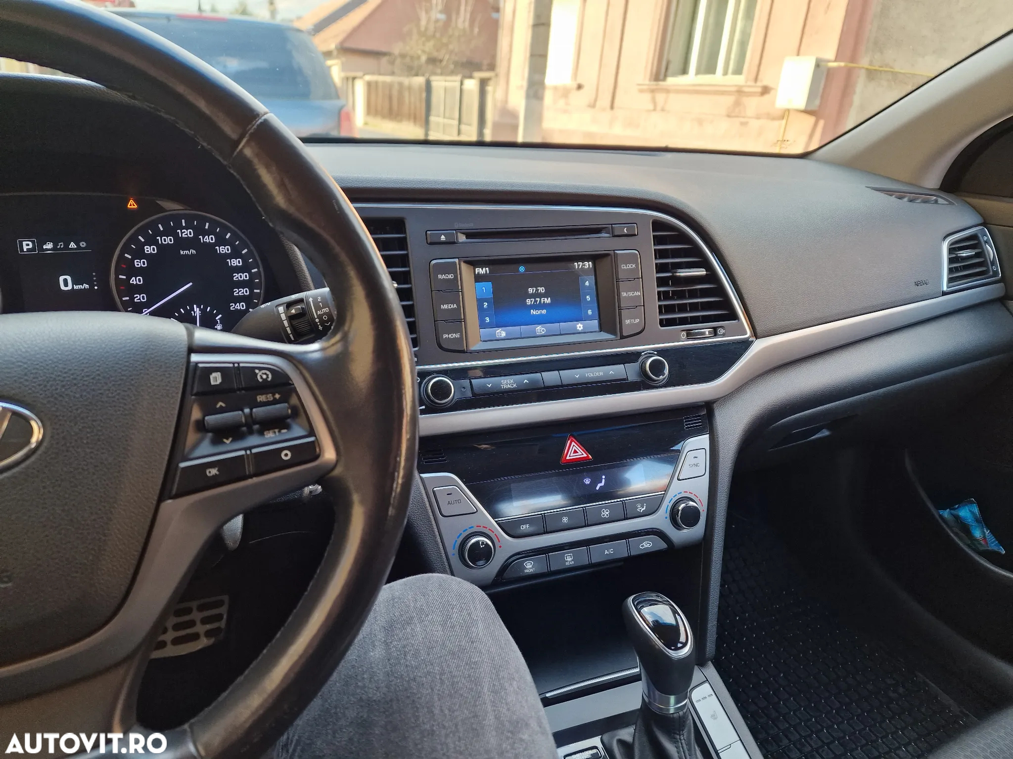 Hyundai Elantra 1.6 CRDI 7DCT Exclusive - 7