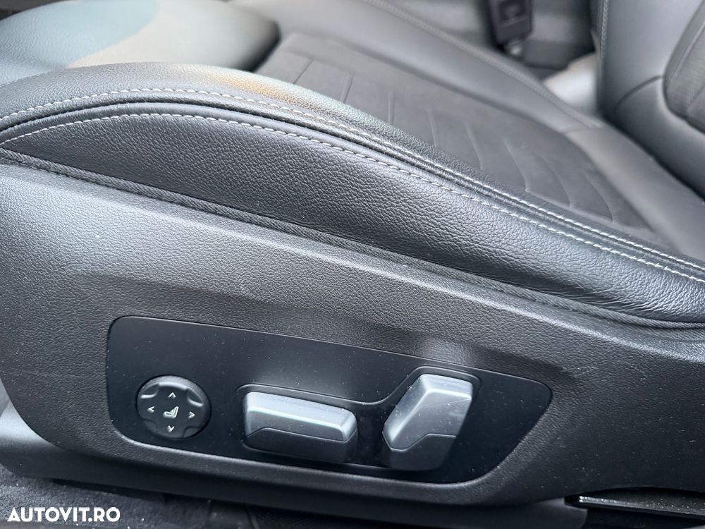 BMW Seria 3 320d xDrive AT MHEV - 12