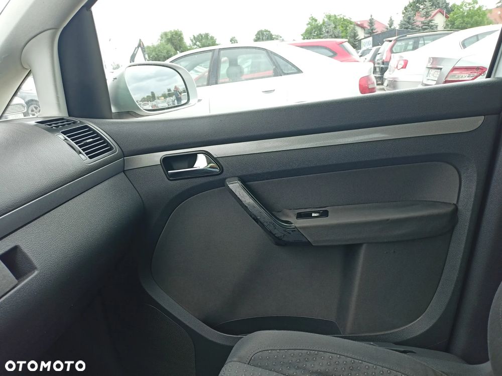 Volkswagen Touran - 14