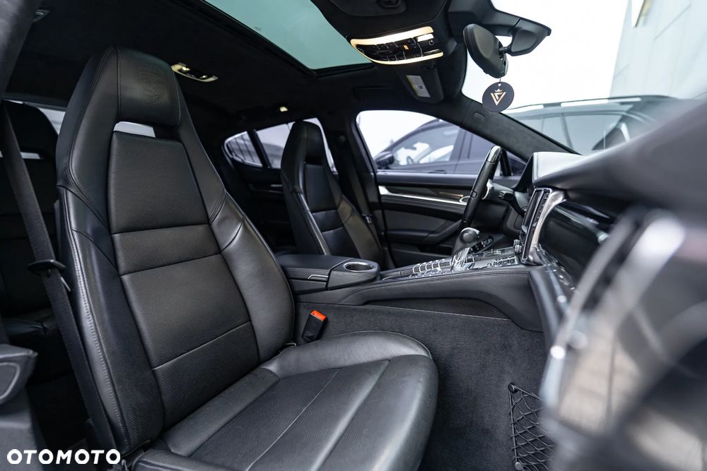 Porsche Panamera Turbo PDK - 36