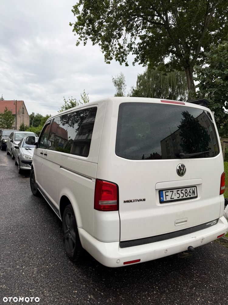 Volkswagen Multivan - 10