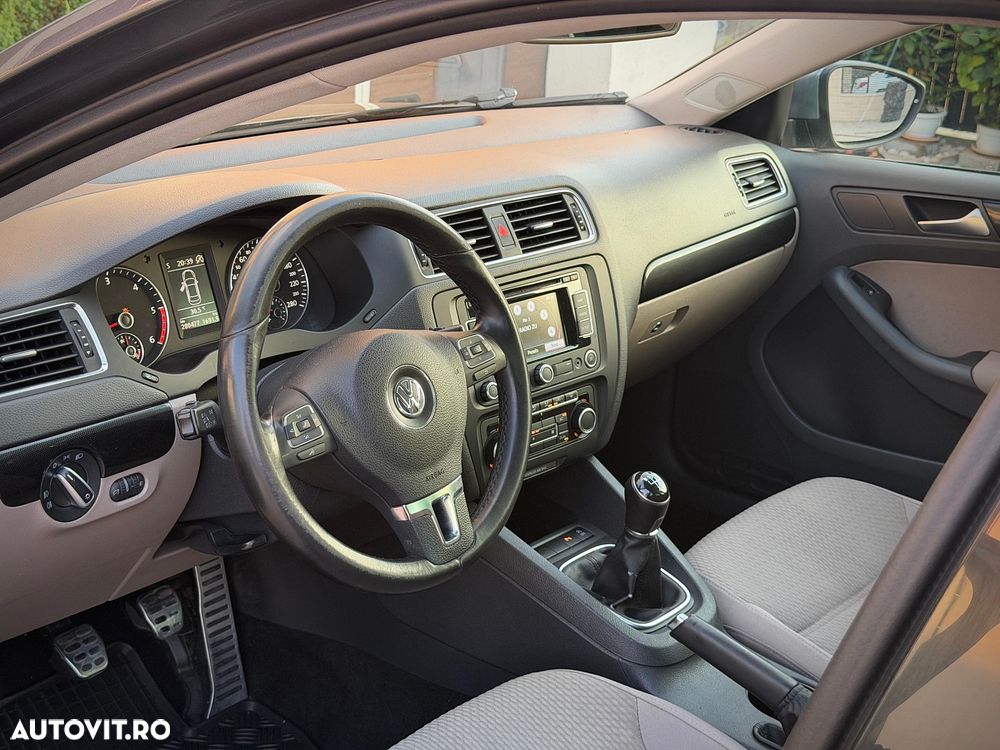 Volkswagen Jetta 1.6 TDI Blue Motion Technology Comfortline - 13