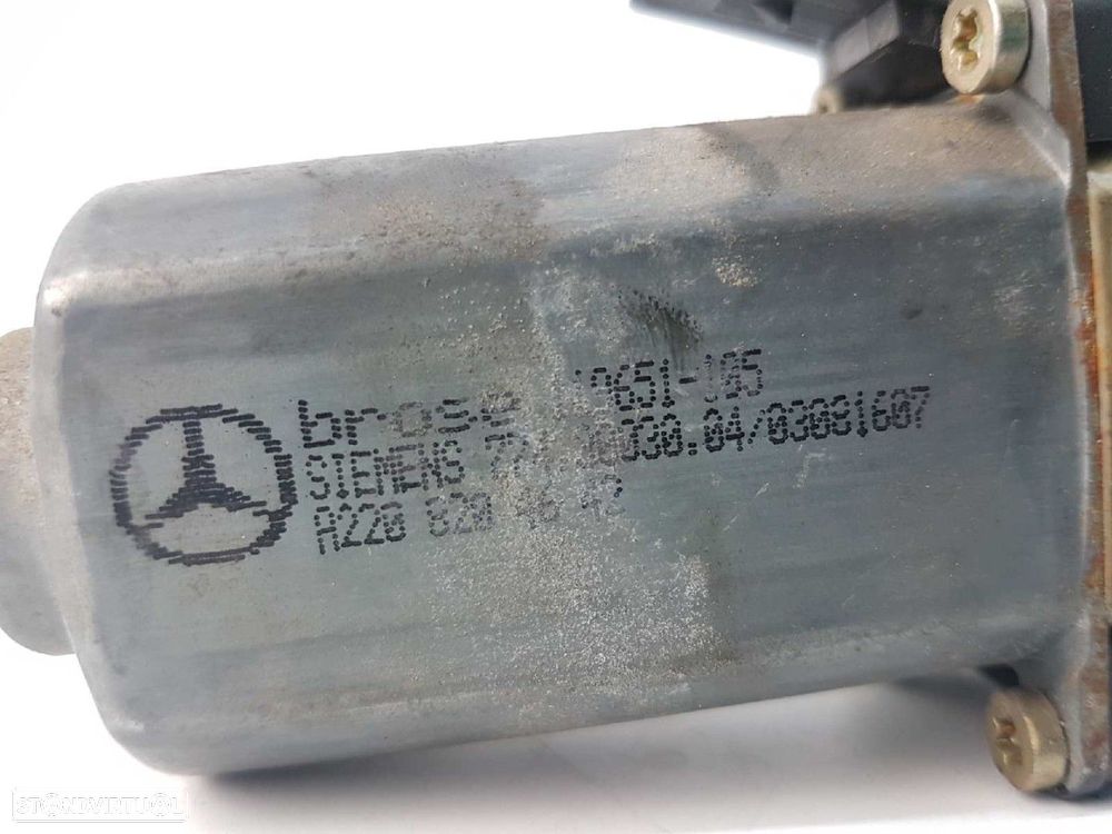 MOTOR ELEVADOR FRENTE ESQUERDO MERCEDES CLASE C (W203) BERLINA 200 CDI (203.004) - 4