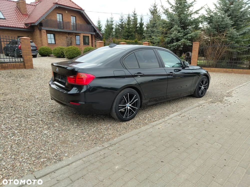 BMW Seria 3 318d Sport Line - 8