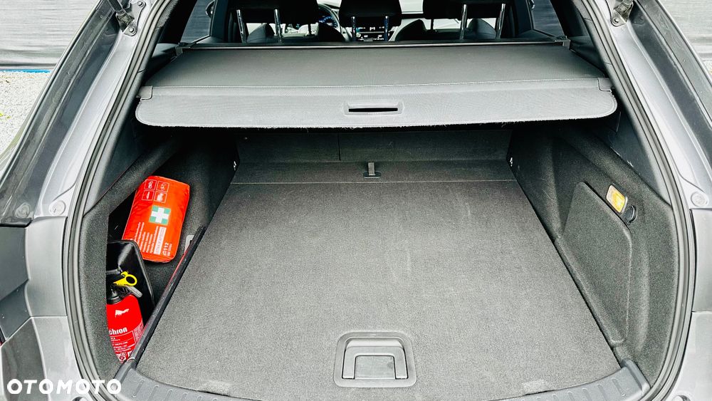 Toyota Corolla 2.0 Hybrid Style - 12