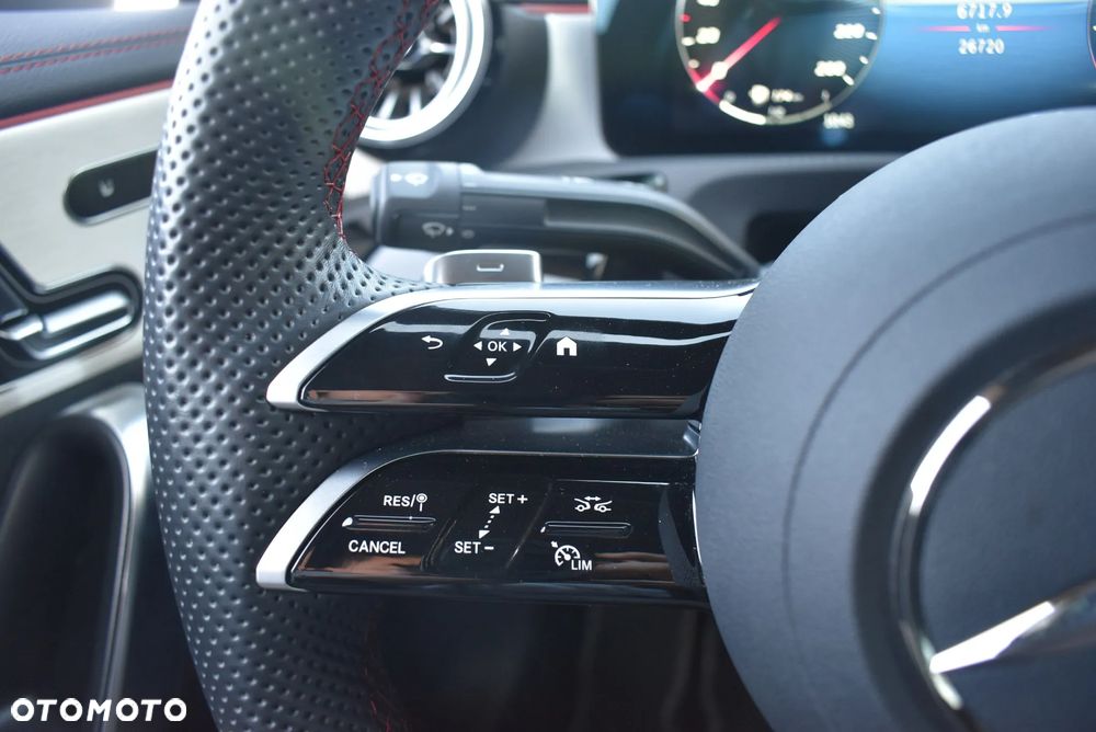 Mercedes-Benz CLA 200 7G-DCT - 25