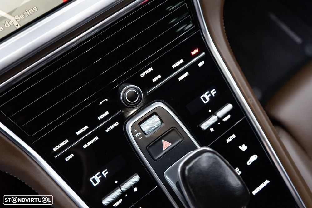 Porsche Panamera 4 E-Hybrid - 39