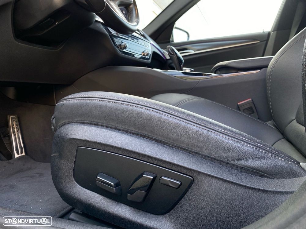 BMW 520 d Pack Desportivo M Auto - 15