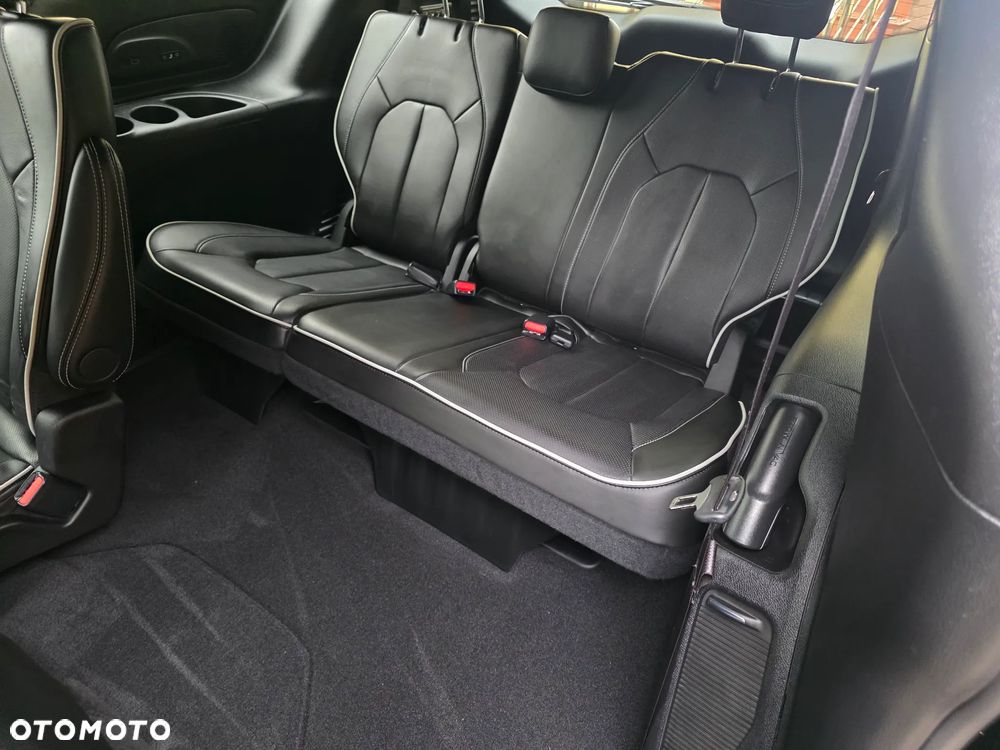 Chrysler Pacifica - 16