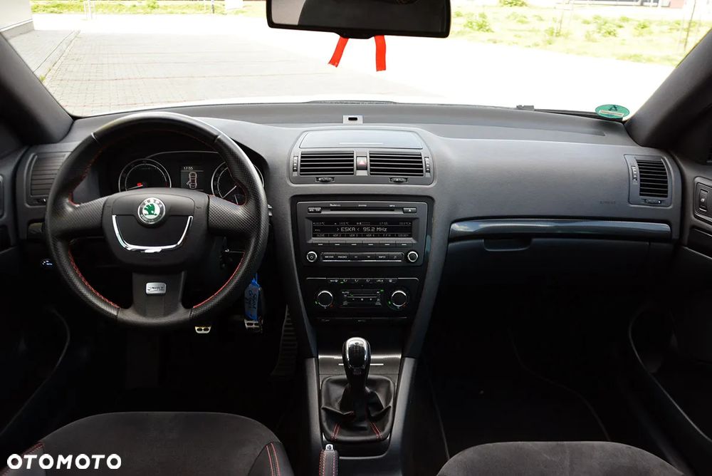Skoda Octavia Combi 2.0 TSI RS - 29
