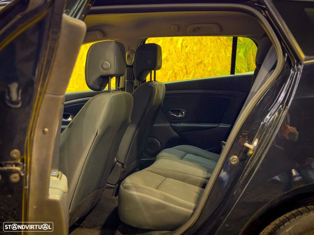 Renault Mégane Sport Tourer 1.5 dCi Confort SS - 23