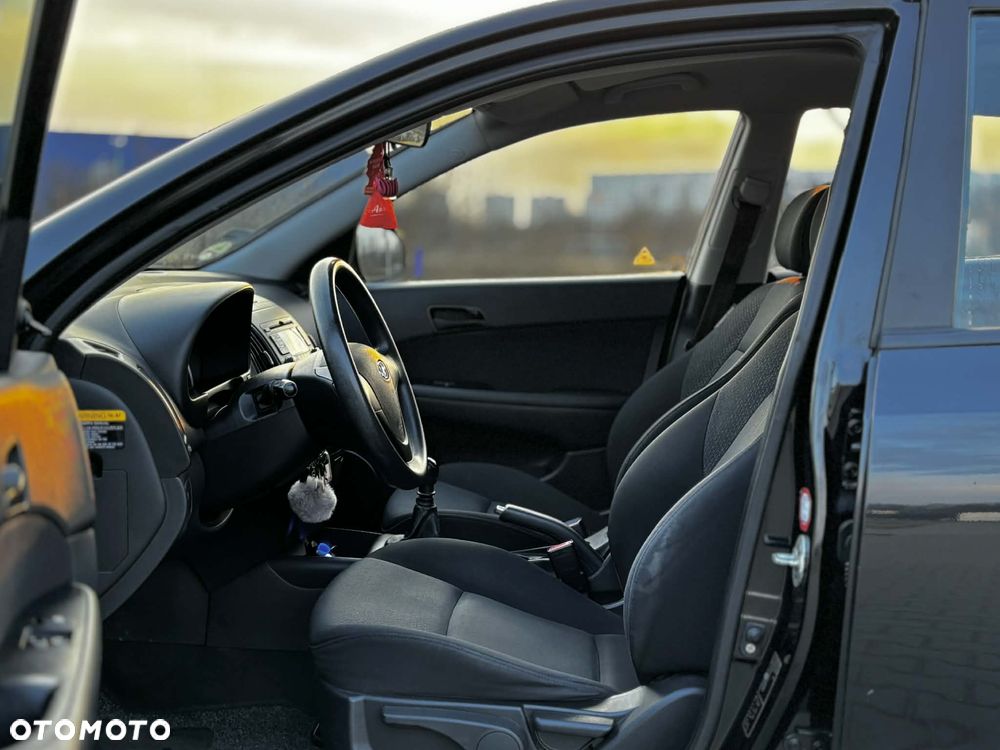 Hyundai i30 1.4 Base + - 19