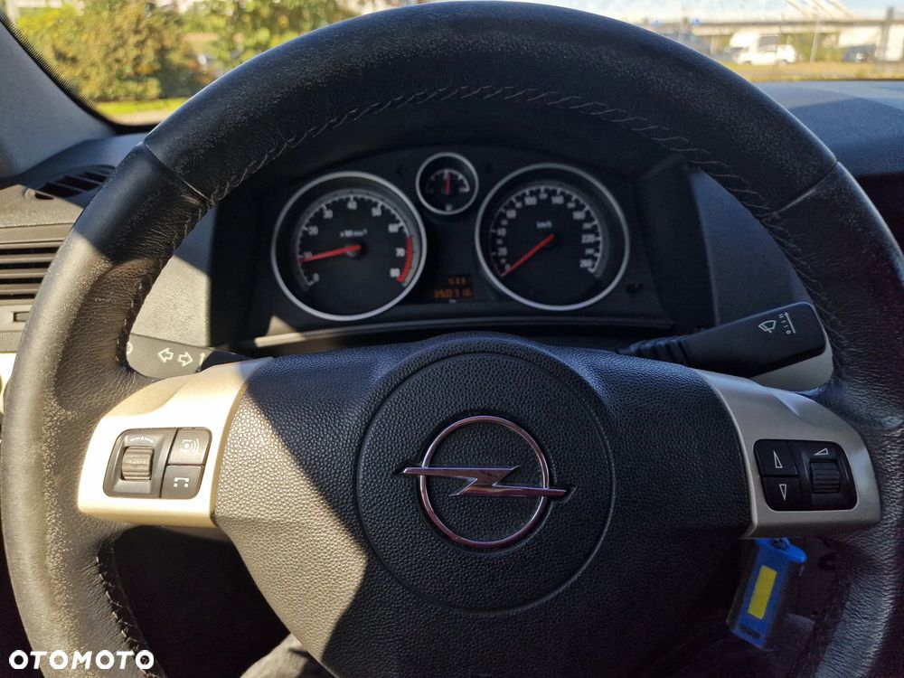 Opel Astra GTC 1.6 - 3