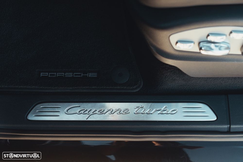 Porsche Cayenne Turbo - 30