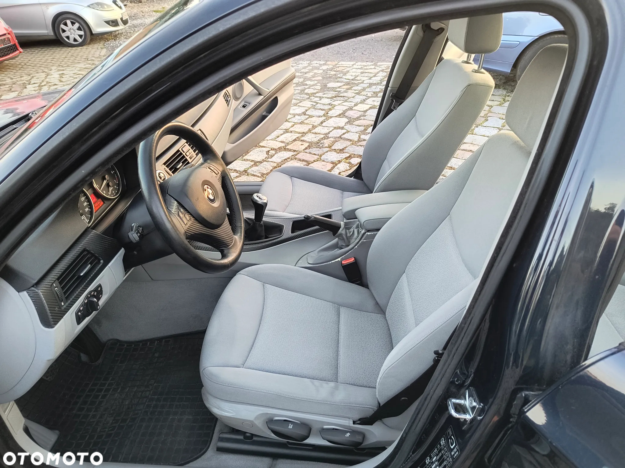 BMW Seria 3 320i - 12
