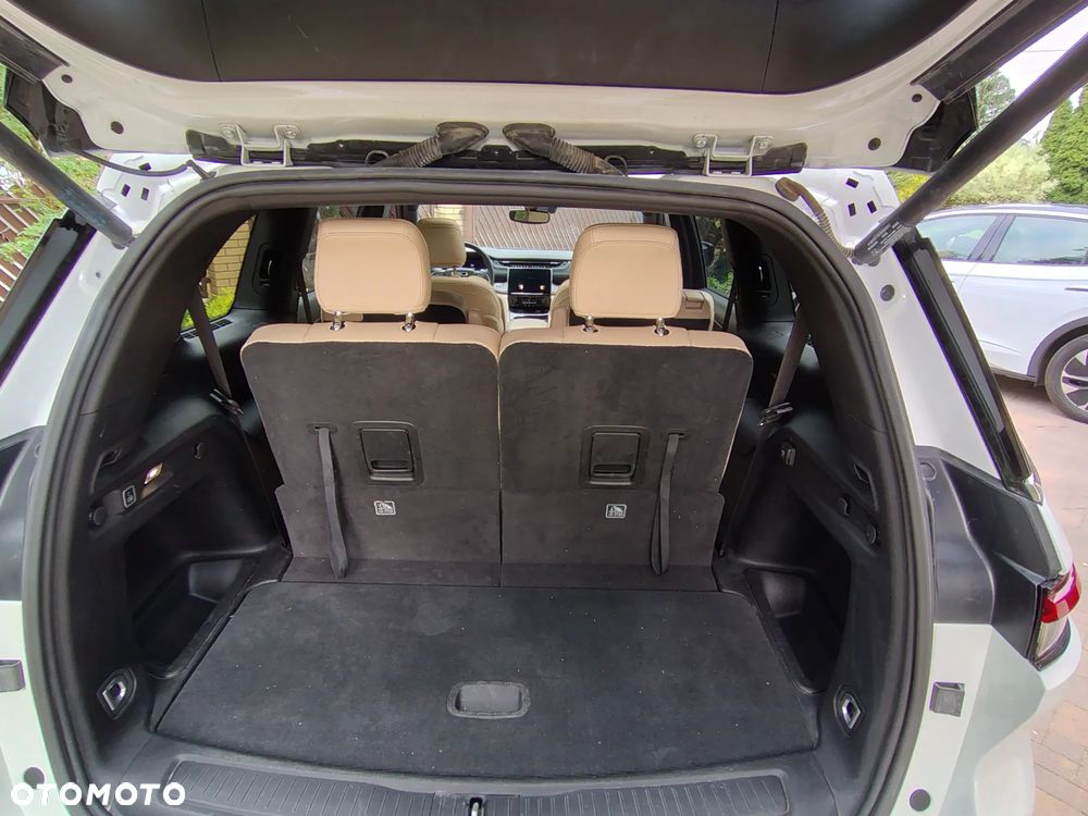 Jeep Grand Cherokee - 34