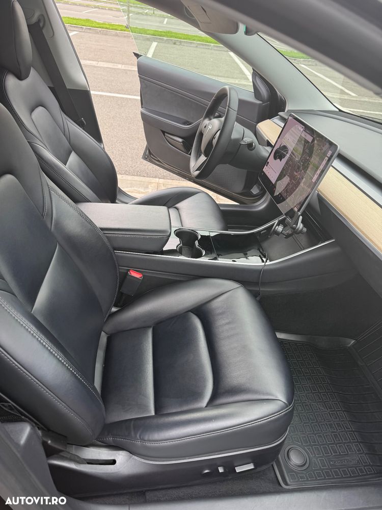 Tesla Model 3 - 10