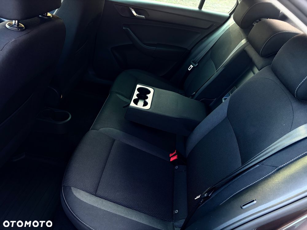 Skoda RAPID 1.2 TSI Ambition - 10