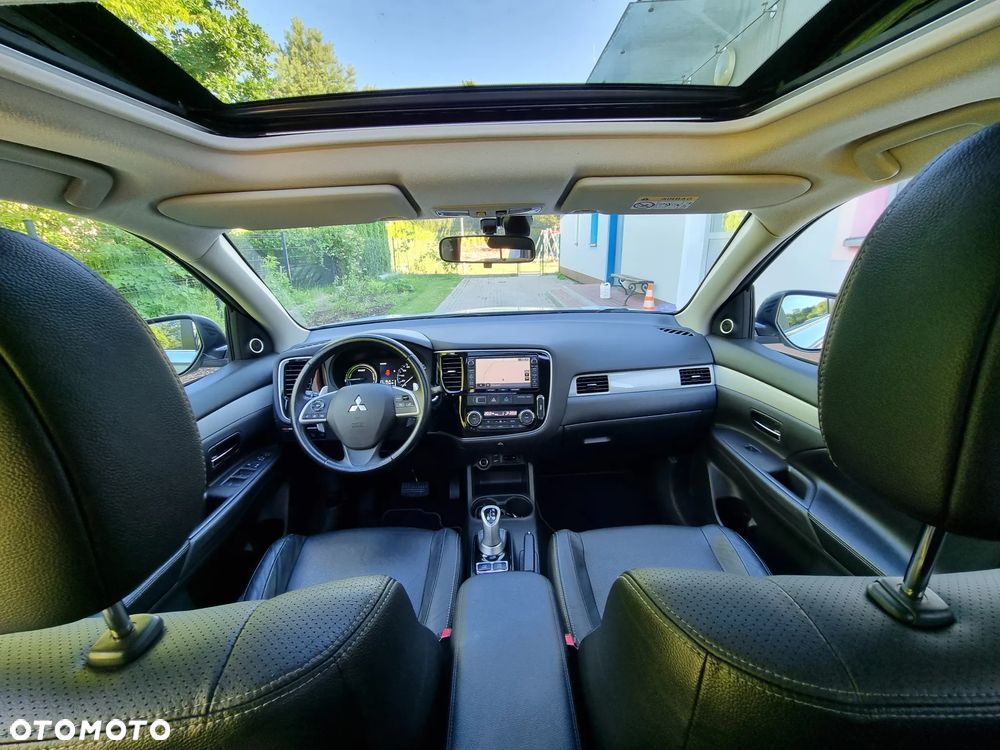 Mitsubishi Outlander Instyle NAVI + - 7