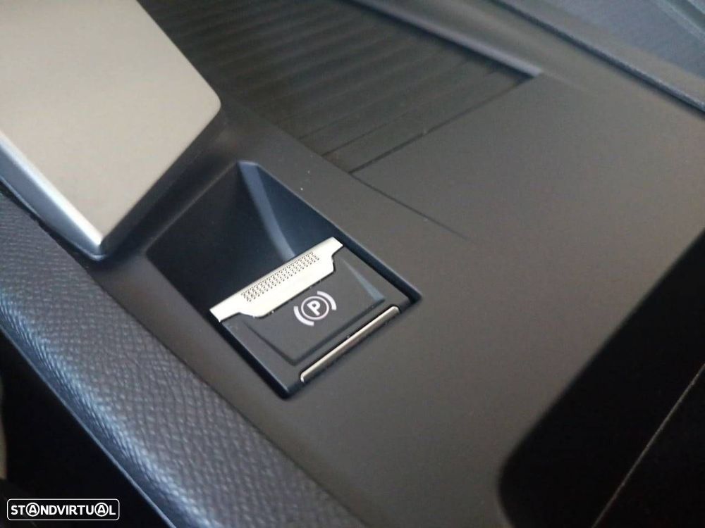 Peugeot 408 1.2 Hybrid Allure e-DCS6 - 17