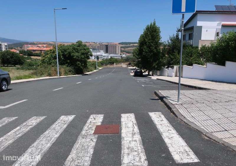 Terreno de 4 frentes para moradia - Grande imagem: 4/4
