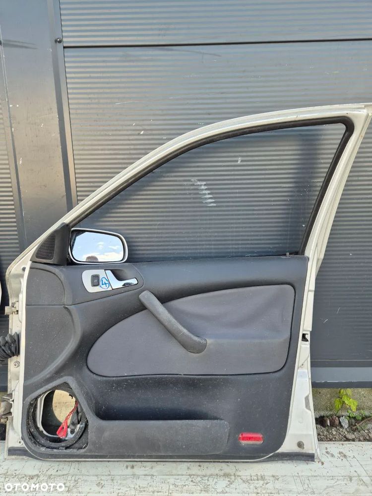 DRZWI LEWY  PRZÓD SKODA OCTAVIA I - 16