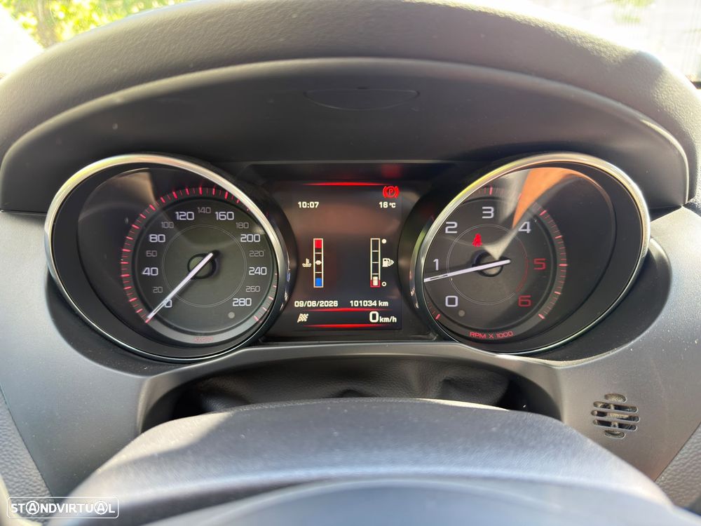 Jaguar XE 2.0 D Prestige - 11