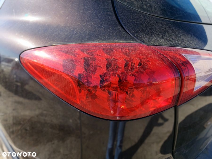 INFINITI QX50 EX35 J50 10r LAMPA W BŁOTNIK LEWY TYŁ TYLNA - 1
