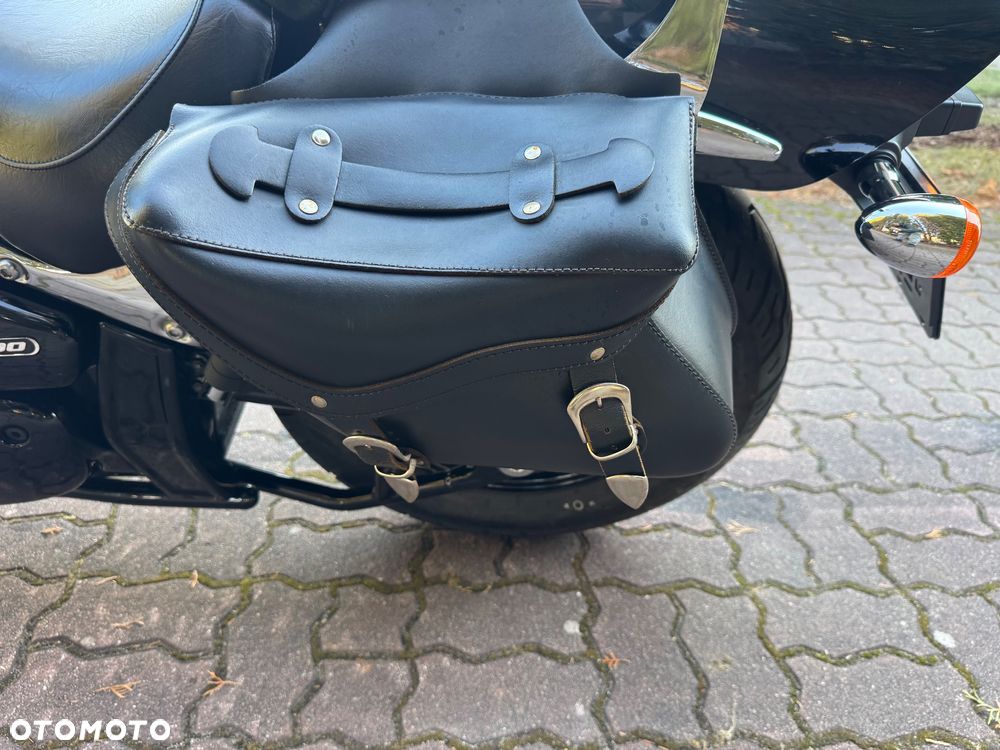 Suzuki Intruder - 14